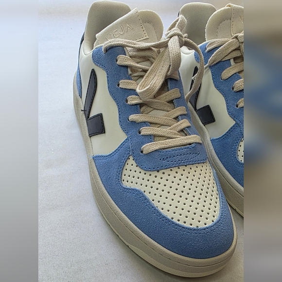 Veja V-10 Sneakers - Picture 4 of 13